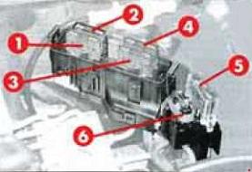 Alfa Romeo 146 – fuse box diagram – engine compartment (T.SPARK)